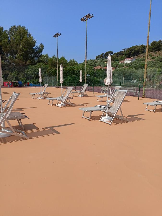 Il Borgo Della Rovere San Bartolomeo Al Mare Eksteriør bilde